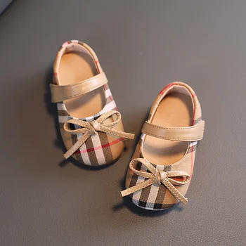 2022 Зимние туфли принцессы для малышей. Мягкая солнечная обувь для малышей, детские тонкие туфли из пластинчатой ткани для девочек, Сандалии с бантиком от 0 до 3 лет