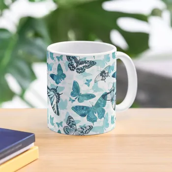 Бабочка светится в бирюзово-голубой кофейной кружке, эстетичные кофейные чашки, керамические чашки, креативные чашки